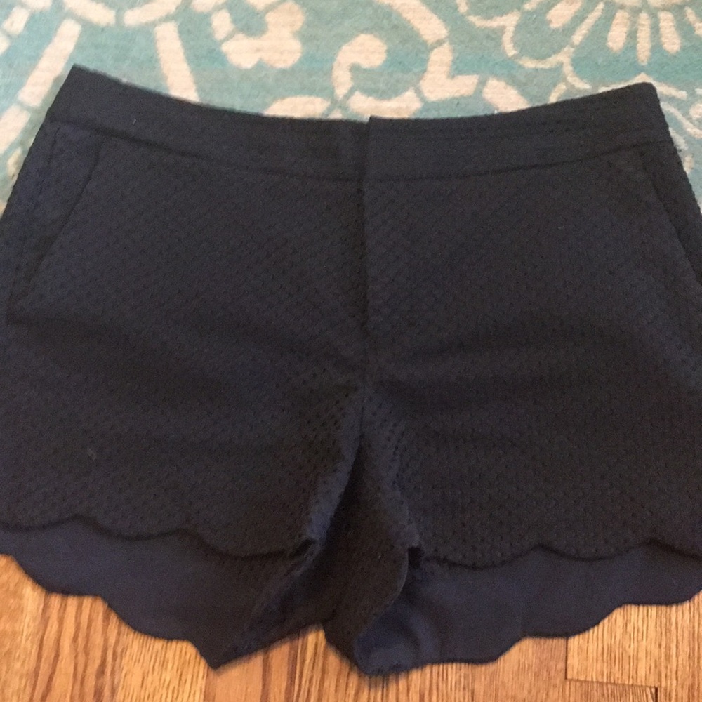 Elle Black shorts with scallop trim